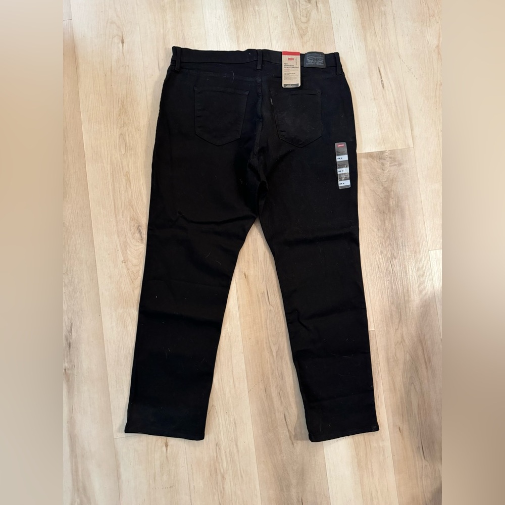 Brand new women’s levi jeans. New with tags
